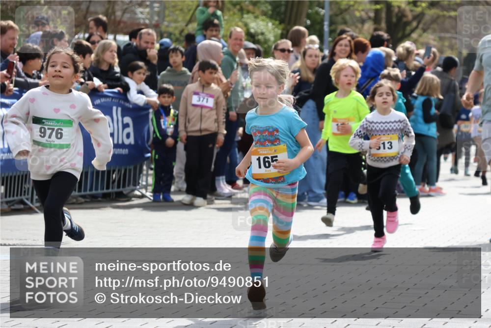 12.04.2026 - 45. Internationalen Wilhelmsburger Insellauf Strokosch-Dieckow http://msf.ph/oto/9490851 12.04.2026 14:20:27 Ziel 998, 228, 298, 293, 744, 1008, 747, 262, 598, 730, 632, 1608, 165, 171, 20, 313 meine-sportfotos.de
