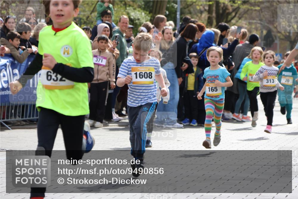 12.04.2026 - 45. Internationalen Wilhelmsburger Insellauf Strokosch-Dieckow http://msf.ph/oto/9490856 12.04.2026 14:20:25 Ziel 1058, 966, 998, 228, 298, 293, 744, 1008, 747, 262, 598, 730, 632, 1608, 165, 171, 20, 313 meine-sportfotos.de