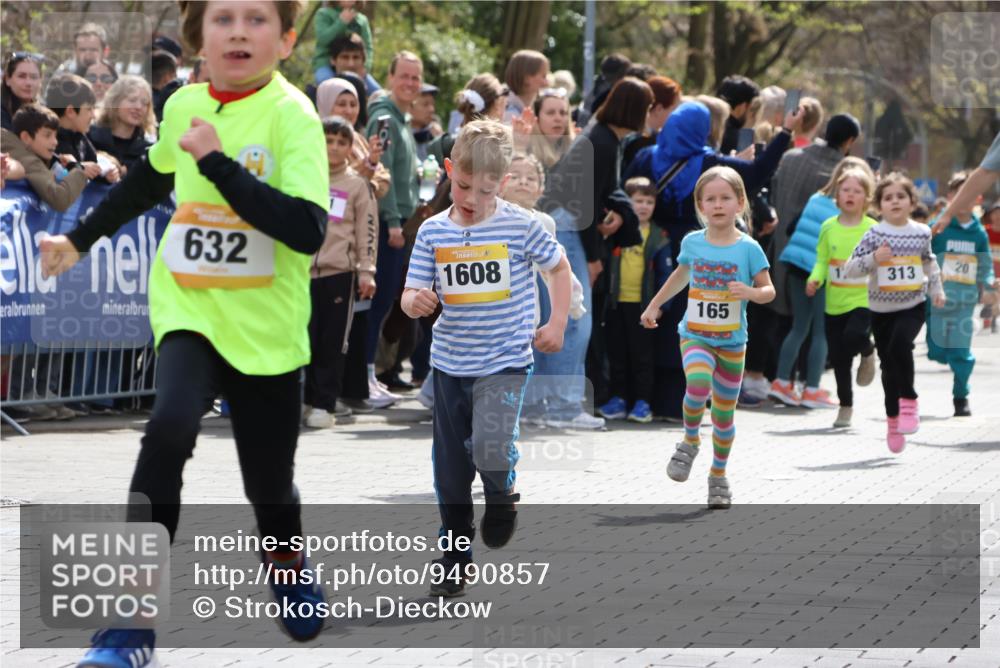 12.04.2026 - 45. Internationalen Wilhelmsburger Insellauf Strokosch-Dieckow http://msf.ph/oto/9490857 12.04.2026 14:20:25 Ziel 1058, 966, 998, 228, 298, 293, 744, 1008, 747, 262, 598, 730, 632, 1608, 165, 171, 20, 313 meine-sportfotos.de