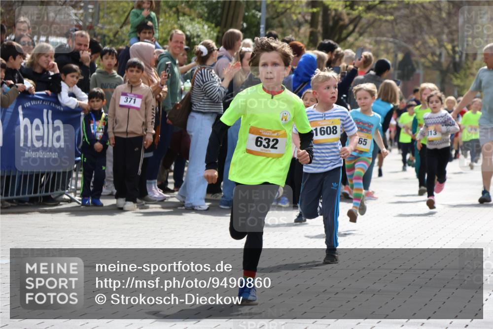 12.04.2026 - 45. Internationalen Wilhelmsburger Insellauf Strokosch-Dieckow http://msf.ph/oto/9490860 12.04.2026 14:20:24 Ziel 948, 1058, 966, 998, 228, 298, 293, 744, 1008, 747, 262, 598, 730, 632, 1608, 165, 171 meine-sportfotos.de
