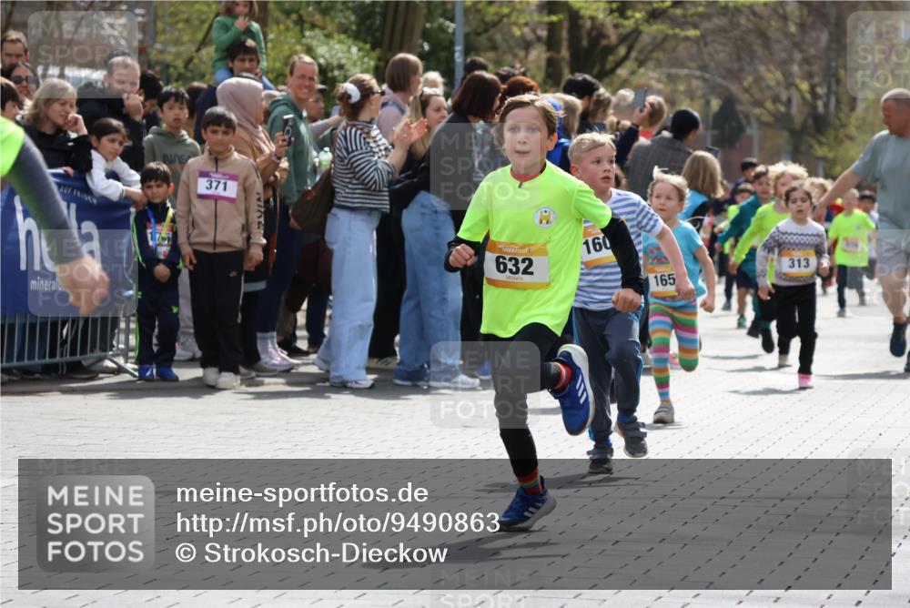 12.04.2026 - 45. Internationalen Wilhelmsburger Insellauf Strokosch-Dieckow http://msf.ph/oto/9490863 12.04.2026 14:20:24 Ziel 948, 1058, 966, 998, 228, 298, 293, 744, 1008, 747, 262, 598, 730, 632, 1608, 165, 171 meine-sportfotos.de