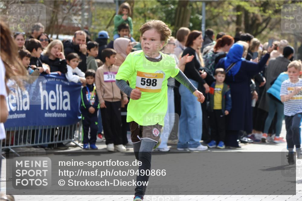12.04.2026 - 45. Internationalen Wilhelmsburger Insellauf Strokosch-Dieckow http://msf.ph/oto/9490866 12.04.2026 14:20:23 Ziel 29, 948, 1058, 966, 998, 228, 298, 293, 744, 1008, 747, 262, 598, 730, 632, 1608, 165 meine-sportfotos.de
