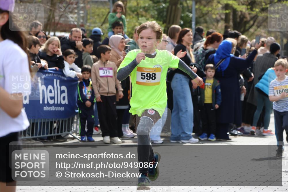 12.04.2026 - 45. Internationalen Wilhelmsburger Insellauf Strokosch-Dieckow http://msf.ph/oto/9490867 12.04.2026 14:20:23 Ziel 29, 948, 1058, 966, 998, 228, 298, 293, 744, 1008, 747, 262, 598, 730, 632, 1608, 165 meine-sportfotos.de