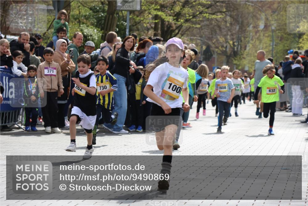 12.04.2026 - 45. Internationalen Wilhelmsburger Insellauf Strokosch-Dieckow http://msf.ph/oto/9490869 12.04.2026 14:20:21 Ziel 949, 1607, 29, 948, 1058, 966, 998, 228, 298, 293, 744, 1008, 747, 262, 598, 730, 632, 1608 meine-sportfotos.de