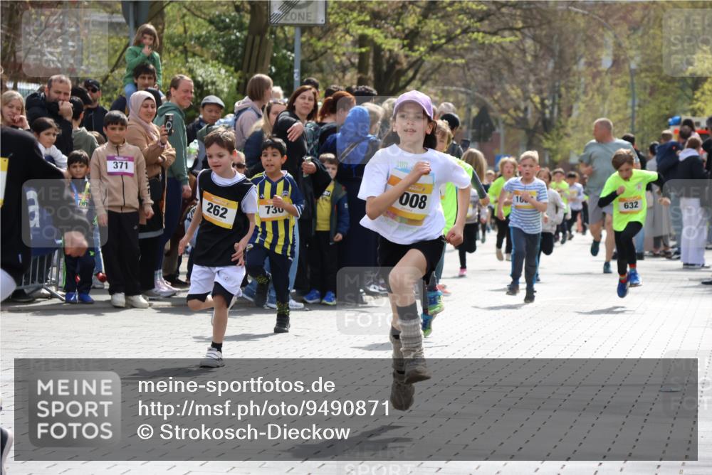 12.04.2026 - 45. Internationalen Wilhelmsburger Insellauf Strokosch-Dieckow http://msf.ph/oto/9490871 12.04.2026 14:20:21 Ziel 949, 1607, 29, 948, 1058, 966, 998, 228, 298, 293, 744, 1008, 747, 262, 598, 730, 632, 1608 meine-sportfotos.de