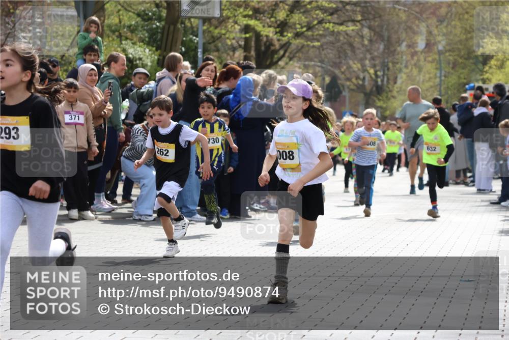 12.04.2026 - 45. Internationalen Wilhelmsburger Insellauf Strokosch-Dieckow http://msf.ph/oto/9490874 12.04.2026 14:20:21 Ziel 949, 1607, 29, 948, 1058, 966, 998, 228, 298, 293, 744, 1008, 747, 262, 598, 730, 632, 1608 meine-sportfotos.de