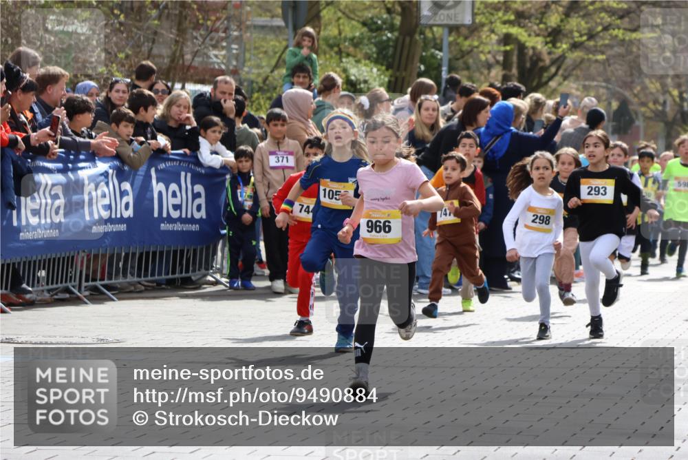 12.04.2026 - 45. Internationalen Wilhelmsburger Insellauf Strokosch-Dieckow http://msf.ph/oto/9490884 12.04.2026 14:20:18 Ziel 750, 1623, 844, 34, 949, 1607, 29, 948, 1058, 966, 998, 228, 298, 293, 744, 1008, 747, 262, 598, 730 meine-sportfotos.de