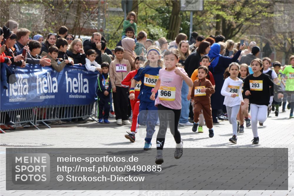 12.04.2026 - 45. Internationalen Wilhelmsburger Insellauf Strokosch-Dieckow http://msf.ph/oto/9490885 12.04.2026 14:20:18 Ziel 750, 1623, 844, 34, 949, 1607, 29, 948, 1058, 966, 998, 228, 298, 293, 744, 1008, 747, 262, 598, 730 meine-sportfotos.de
