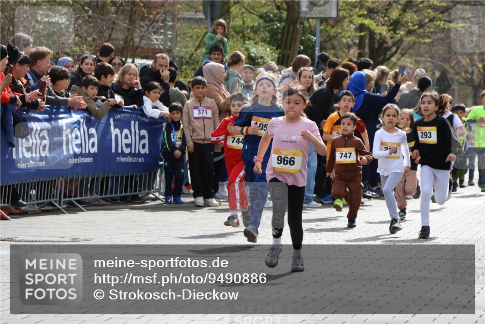 12.04.2026 - 45. Internationalen Wilhelmsburger Insellauf Strokosch-Dieckow http://msf.ph/oto/9490886 12.04.2026 14:20:18 Ziel 750, 1623, 844, 34, 949, 1607, 29, 948, 1058, 966, 998, 228, 298, 293, 744, 1008, 747, 262, 598, 730 meine-sportfotos.de