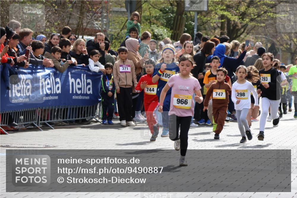 12.04.2026 - 45. Internationalen Wilhelmsburger Insellauf Strokosch-Dieckow http://msf.ph/oto/9490887 12.04.2026 14:20:18 Ziel 750, 1623, 844, 34, 949, 1607, 29, 948, 1058, 966, 998, 228, 298, 293, 744, 1008, 747, 262, 598, 730 meine-sportfotos.de