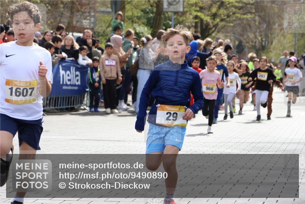 12.04.2026 - 45. Internationalen Wilhelmsburger Insellauf Strokosch-Dieckow http://msf.ph/oto/9490890 12.04.2026 14:20:17 Ziel 750, 1623, 844, 34, 949, 1607, 29, 948, 1058, 966, 998, 228, 298, 293, 744, 1008, 747, 262, 598 meine-sportfotos.de
