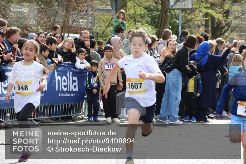 12.04.2026 - 45. Internationalen Wilhelmsburger Insellauf Strokosch-Dieckow http://msf.ph/oto/9490894 12.04.2026 14:20:16 Ziel 750, 1623, 844, 34, 949, 1607, 29, 948, 1058, 966, 998, 228, 298, 293 meine-sportfotos.de