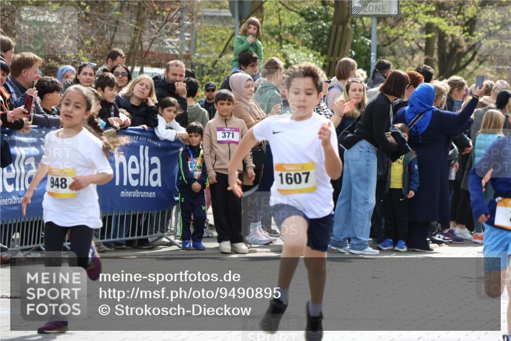 12.04.2026 - 45. Internationalen Wilhelmsburger Insellauf Strokosch-Dieckow http://msf.ph/oto/9490895 12.04.2026 14:20:16 Ziel 750, 1623, 844, 34, 949, 1607, 29, 948, 1058, 966, 998, 228, 298, 293 meine-sportfotos.de