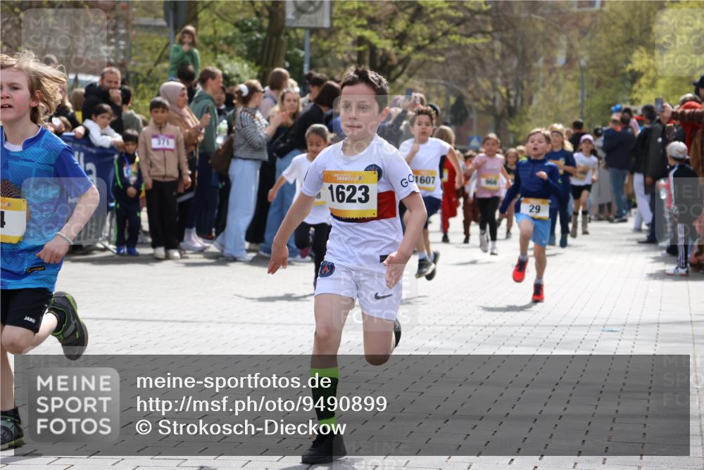 12.04.2026 - 45. Internationalen Wilhelmsburger Insellauf Strokosch-Dieckow http://msf.ph/oto/9490899 12.04.2026 14:20:14 Ziel 405, 1060, 642, 753, 750, 1623, 844, 34, 949, 1607, 29, 948, 1058, 966 meine-sportfotos.de