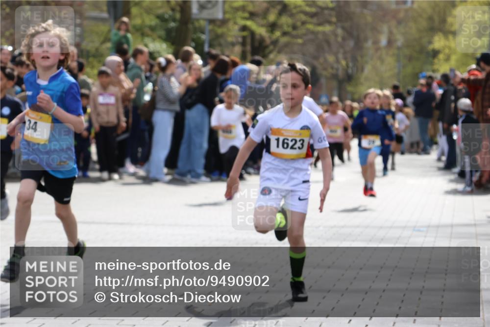 12.04.2026 - 45. Internationalen Wilhelmsburger Insellauf Strokosch-Dieckow http://msf.ph/oto/9490902 12.04.2026 14:20:14 Ziel 405, 1060, 642, 753, 750, 1623, 844, 34, 949, 1607, 29, 948, 1058, 966 meine-sportfotos.de