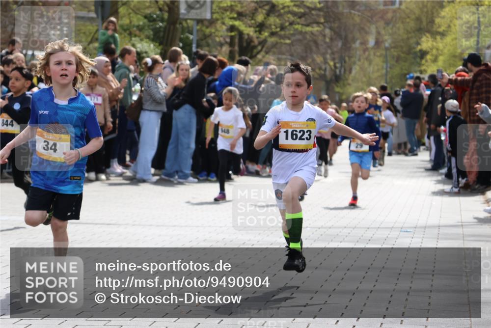 12.04.2026 - 45. Internationalen Wilhelmsburger Insellauf Strokosch-Dieckow http://msf.ph/oto/9490904 12.04.2026 14:20:14 Ziel 405, 1060, 642, 753, 750, 1623, 844, 34, 949, 1607, 29, 948, 1058, 966 meine-sportfotos.de