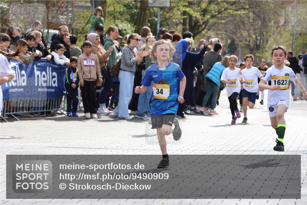 12.04.2026 - 45. Internationalen Wilhelmsburger Insellauf Strokosch-Dieckow http://msf.ph/oto/9490909 12.04.2026 14:20:13 Ziel 405, 1060, 642, 753, 750, 1623, 844, 34, 949, 1607, 29, 948, 1058 meine-sportfotos.de