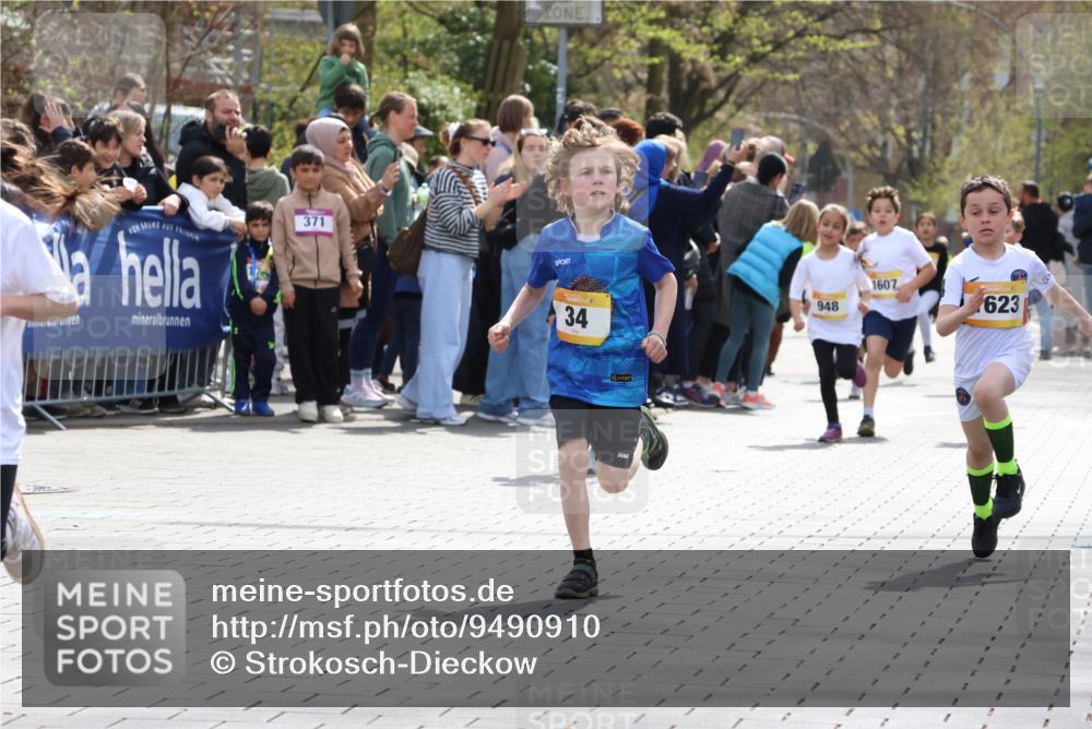 12.04.2026 - 45. Internationalen Wilhelmsburger Insellauf Strokosch-Dieckow http://msf.ph/oto/9490910 12.04.2026 14:20:13 Ziel 405, 1060, 642, 753, 750, 1623, 844, 34, 949, 1607, 29, 948, 1058 meine-sportfotos.de