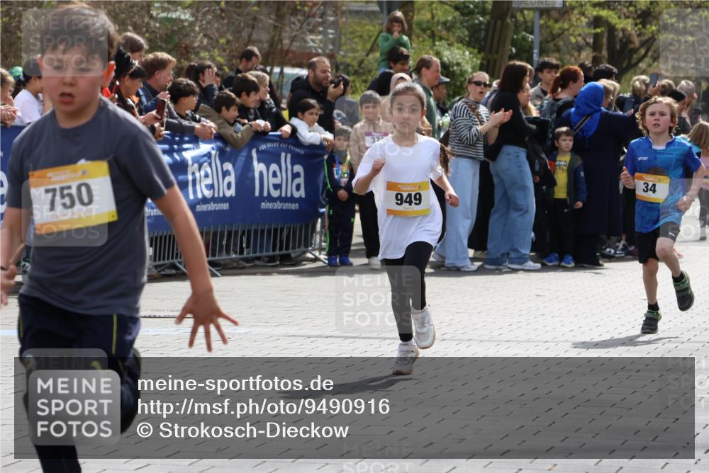 12.04.2026 - 45. Internationalen Wilhelmsburger Insellauf Strokosch-Dieckow http://msf.ph/oto/9490916 12.04.2026 14:20:12 Ziel 587, 405, 1060, 642, 753, 750, 1623, 844, 34, 949, 1607, 29, 948 meine-sportfotos.de