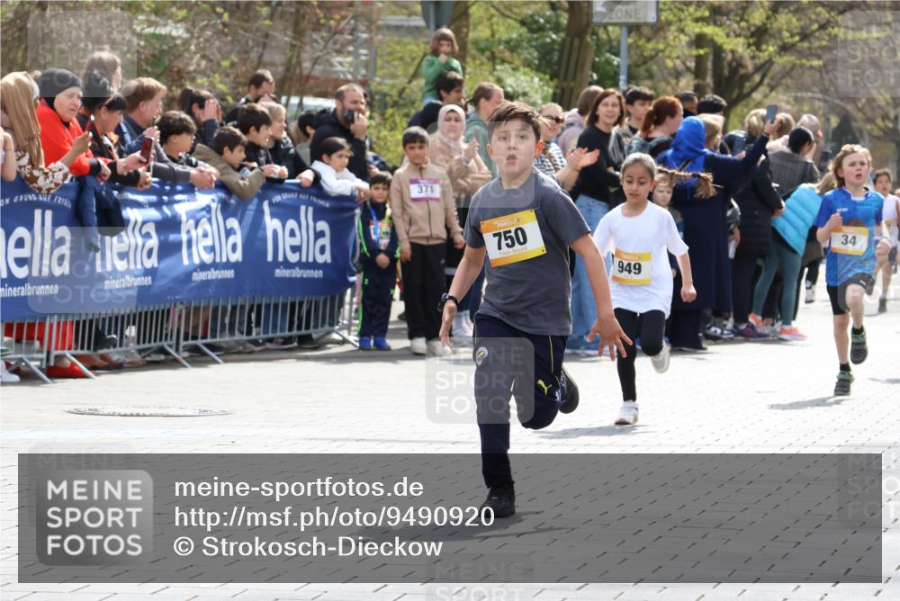 12.04.2026 - 45. Internationalen Wilhelmsburger Insellauf Strokosch-Dieckow http://msf.ph/oto/9490920 12.04.2026 14:20:11 Ziel 775, 587, 405, 1060, 642, 753, 750, 1623, 844, 34, 949, 1607, 29 meine-sportfotos.de