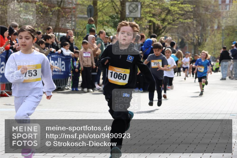 12.04.2026 - 45. Internationalen Wilhelmsburger Insellauf Strokosch-Dieckow http://msf.ph/oto/9490923 12.04.2026 14:20:09 Ziel 1618, 108, 534, 447, 560, 734, 775, 587, 405, 1060, 642, 753, 750, 1623, 844, 34, 949 meine-sportfotos.de