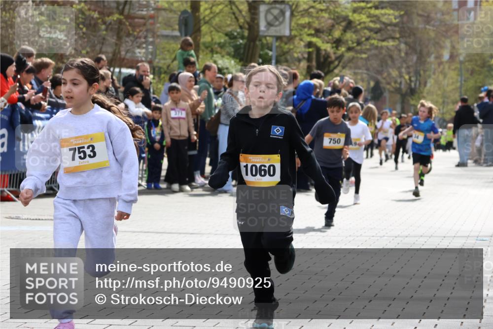 12.04.2026 - 45. Internationalen Wilhelmsburger Insellauf Strokosch-Dieckow http://msf.ph/oto/9490925 12.04.2026 14:20:09 Ziel 1618, 108, 534, 447, 560, 734, 775, 587, 405, 1060, 642, 753, 750, 1623, 844, 34, 949 meine-sportfotos.de