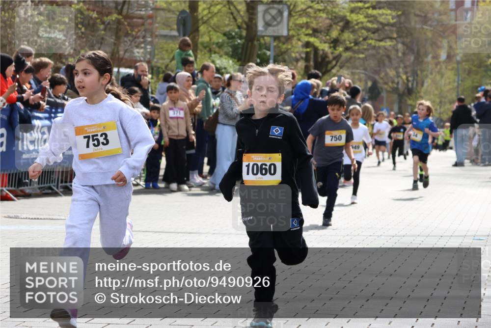 12.04.2026 - 45. Internationalen Wilhelmsburger Insellauf Strokosch-Dieckow http://msf.ph/oto/9490926 12.04.2026 14:20:09 Ziel 1618, 108, 534, 447, 560, 734, 775, 587, 405, 1060, 642, 753, 750, 1623, 844, 34, 949 meine-sportfotos.de