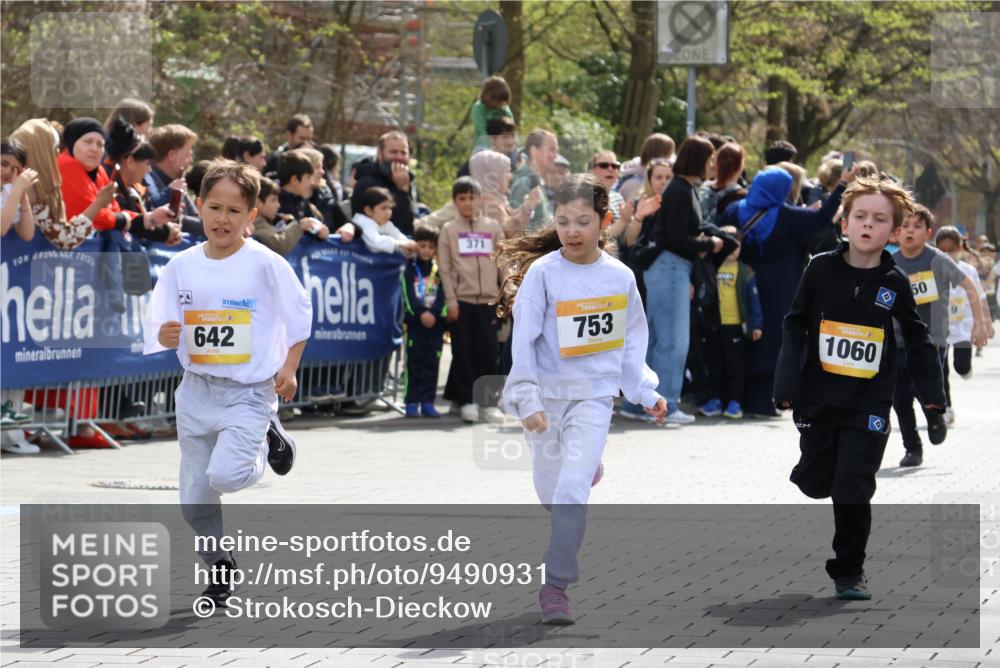 12.04.2026 - 45. Internationalen Wilhelmsburger Insellauf Strokosch-Dieckow http://msf.ph/oto/9490931 12.04.2026 14:20:08 Ziel 304, 225, 1618, 108, 534, 447, 560, 734, 775, 587, 405, 1060, 642, 753, 750, 1623, 844, 34 meine-sportfotos.de