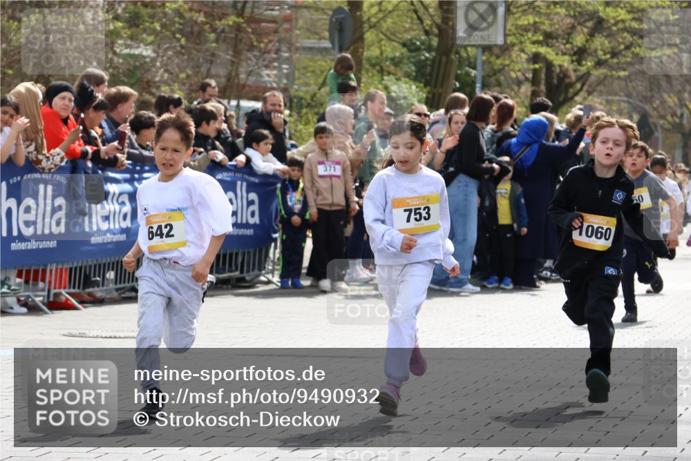 12.04.2026 - 45. Internationalen Wilhelmsburger Insellauf Strokosch-Dieckow http://msf.ph/oto/9490932 12.04.2026 14:20:08 Ziel 304, 225, 1618, 108, 534, 447, 560, 734, 775, 587, 405, 1060, 642, 753, 750, 1623, 844, 34 meine-sportfotos.de