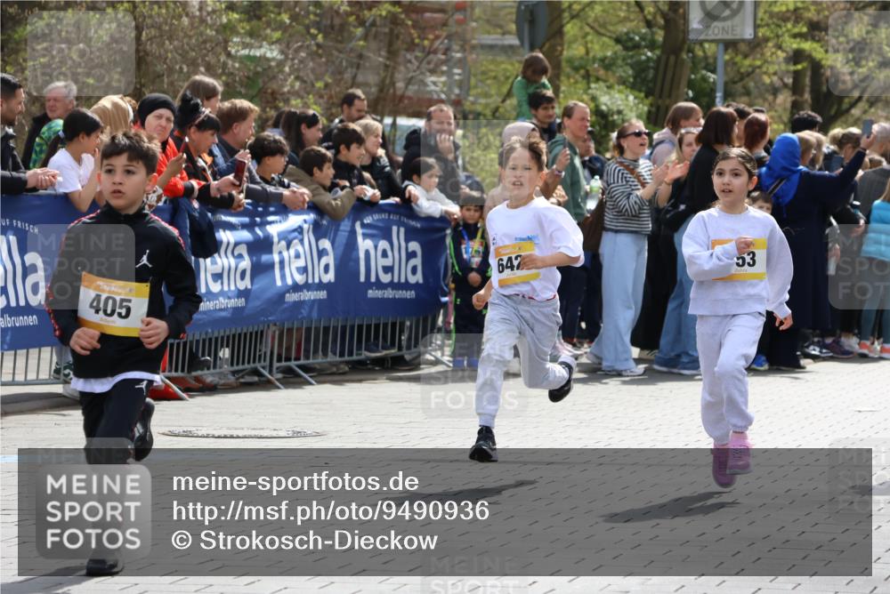 12.04.2026 - 45. Internationalen Wilhelmsburger Insellauf Strokosch-Dieckow http://msf.ph/oto/9490936 12.04.2026 14:20:07 Ziel 631, 1621, 304, 225, 1618, 108, 534, 447, 560, 734, 775, 587, 405, 1060, 642, 753, 750 meine-sportfotos.de