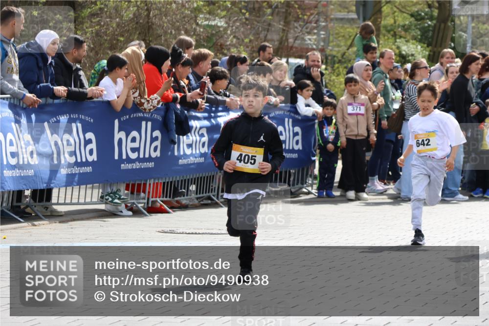 12.04.2026 - 45. Internationalen Wilhelmsburger Insellauf Strokosch-Dieckow http://msf.ph/oto/9490938 12.04.2026 14:20:07 Ziel 631, 1621, 304, 225, 1618, 108, 534, 447, 560, 734, 775, 587, 405, 1060, 642, 753, 750 meine-sportfotos.de