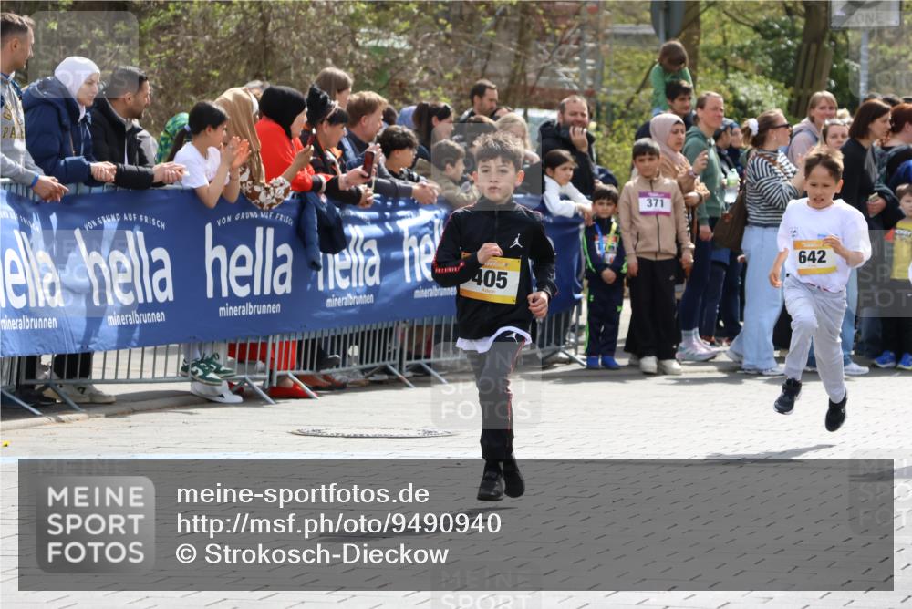 12.04.2026 - 45. Internationalen Wilhelmsburger Insellauf Strokosch-Dieckow http://msf.ph/oto/9490940 12.04.2026 14:20:07 Ziel 631, 1621, 304, 225, 1618, 108, 534, 447, 560, 734, 775, 587, 405, 1060, 642, 753, 750 meine-sportfotos.de