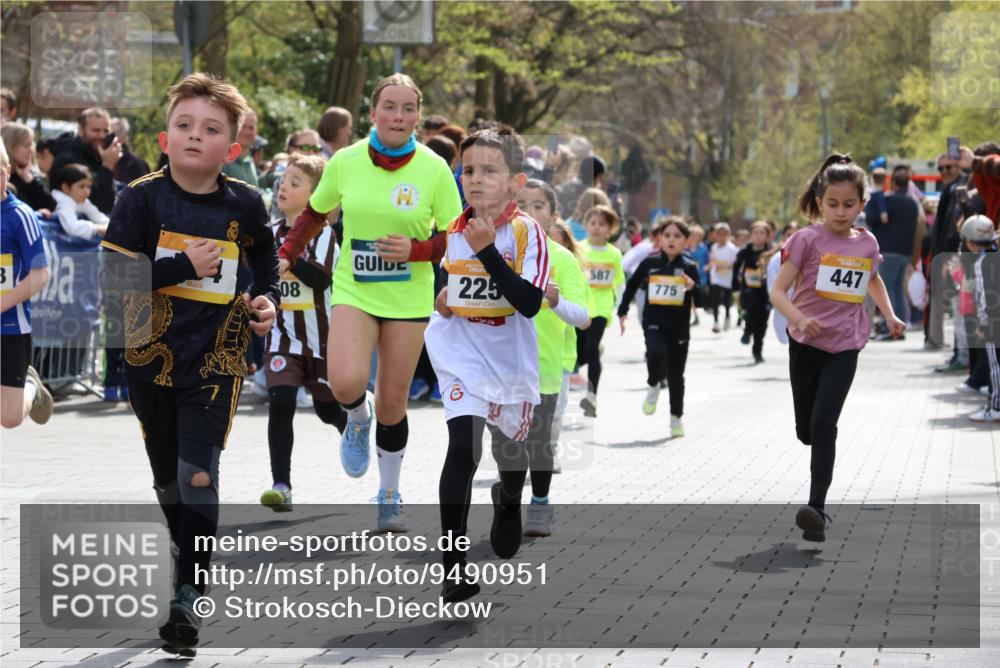 12.04.2026 - 45. Internationalen Wilhelmsburger Insellauf Strokosch-Dieckow http://msf.ph/oto/9490951 12.04.2026 14:20:02 Ziel 1602, 478, 83, 968, 465, 631, 1621, 304, 225, 1618, 108, 534, 447, 560, 734, 775, 587, 405 meine-sportfotos.de