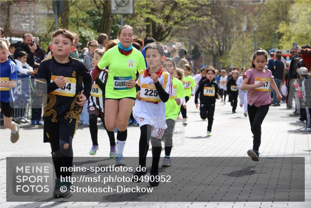 12.04.2026 - 45. Internationalen Wilhelmsburger Insellauf Strokosch-Dieckow http://msf.ph/oto/9490952 12.04.2026 14:20:01 Ziel 1602, 478, 83, 968, 465, 631, 1621, 304, 225, 1618, 108, 534, 447, 560, 734, 775, 587 meine-sportfotos.de