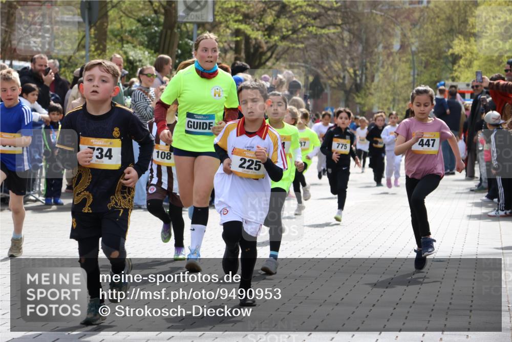 12.04.2026 - 45. Internationalen Wilhelmsburger Insellauf Strokosch-Dieckow http://msf.ph/oto/9490953 12.04.2026 14:20:01 Ziel 1602, 478, 83, 968, 465, 631, 1621, 304, 225, 1618, 108, 534, 447, 560, 734, 775, 587 meine-sportfotos.de