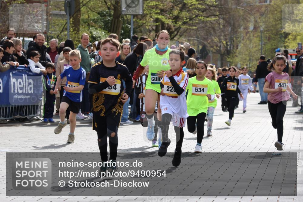 12.04.2026 - 45. Internationalen Wilhelmsburger Insellauf Strokosch-Dieckow http://msf.ph/oto/9490954 12.04.2026 14:20:01 Ziel 1602, 478, 83, 968, 465, 631, 1621, 304, 225, 1618, 108, 534, 447, 560, 734, 775, 587 meine-sportfotos.de