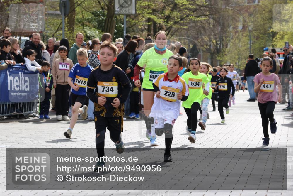 12.04.2026 - 45. Internationalen Wilhelmsburger Insellauf Strokosch-Dieckow http://msf.ph/oto/9490956 12.04.2026 14:20:01 Ziel 1602, 478, 83, 968, 465, 631, 1621, 304, 225, 1618, 108, 534, 447, 560, 734, 775, 587 meine-sportfotos.de