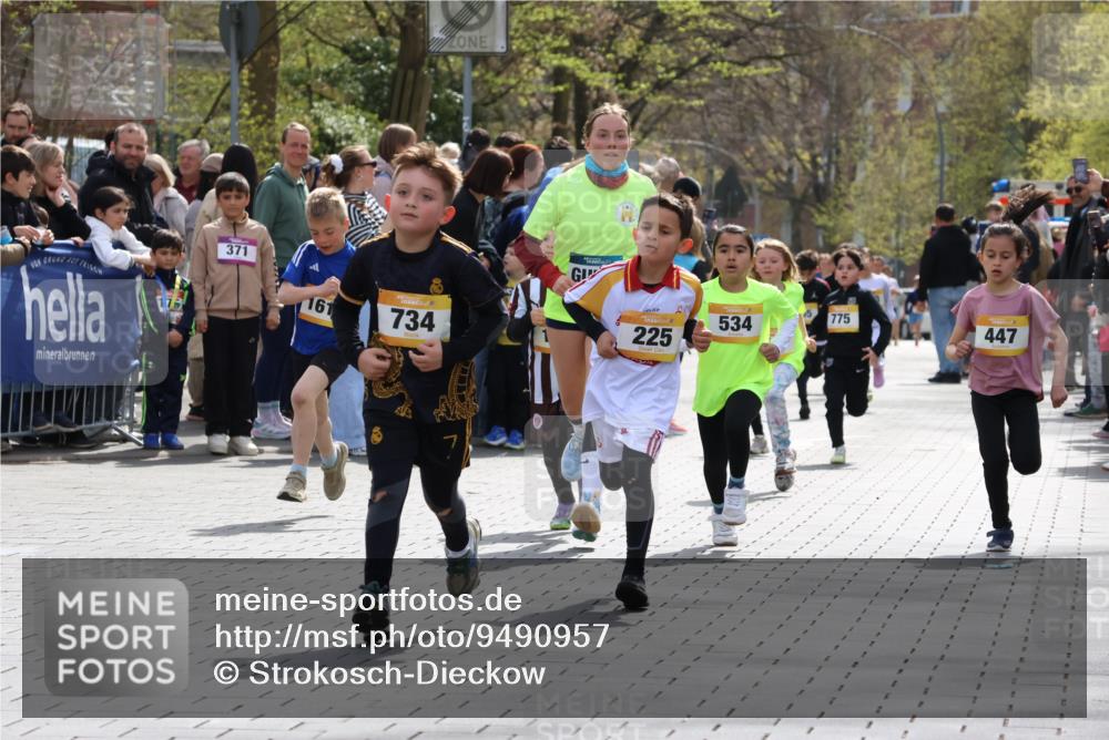 12.04.2026 - 45. Internationalen Wilhelmsburger Insellauf Strokosch-Dieckow http://msf.ph/oto/9490957 12.04.2026 14:20:01 Ziel 1602, 478, 83, 968, 465, 631, 1621, 304, 225, 1618, 108, 534, 447, 560, 734, 775, 587 meine-sportfotos.de