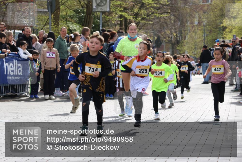 12.04.2026 - 45. Internationalen Wilhelmsburger Insellauf Strokosch-Dieckow http://msf.ph/oto/9490958 12.04.2026 14:20:01 Ziel 1602, 478, 83, 968, 465, 631, 1621, 304, 225, 1618, 108, 534, 447, 560, 734, 775, 587 meine-sportfotos.de