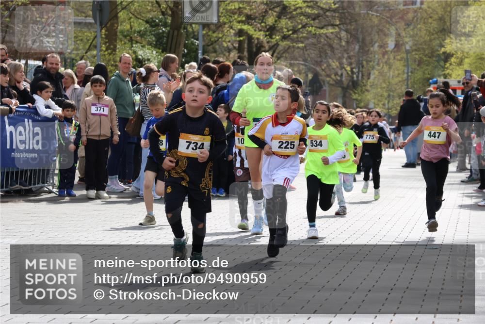 12.04.2026 - 45. Internationalen Wilhelmsburger Insellauf Strokosch-Dieckow http://msf.ph/oto/9490959 12.04.2026 14:20:00 Ziel 155, 621, 1602, 478, 83, 968, 465, 631, 1621, 304, 225, 1618, 108, 534, 447, 560, 734, 775, 587 meine-sportfotos.de