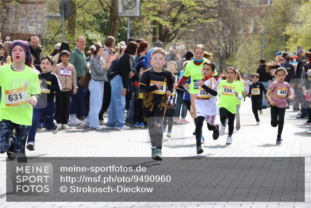 12.04.2026 - 45. Internationalen Wilhelmsburger Insellauf Strokosch-Dieckow http://msf.ph/oto/9490960 12.04.2026 14:20:00 Ziel 155, 621, 1602, 478, 83, 968, 465, 631, 1621, 304, 225, 1618, 108, 534, 447, 560, 734, 775, 587 meine-sportfotos.de