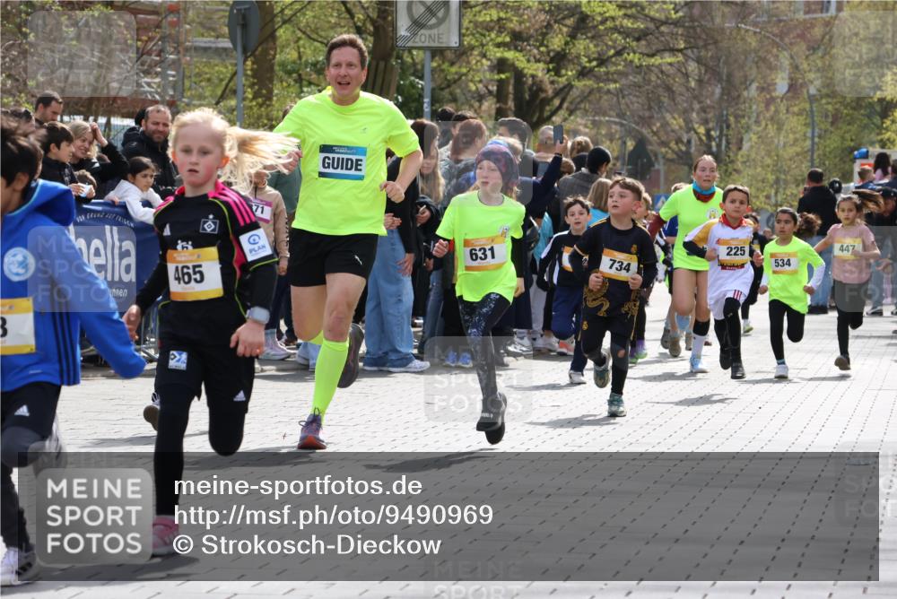 12.04.2026 - 45. Internationalen Wilhelmsburger Insellauf Strokosch-Dieckow http://msf.ph/oto/9490969 12.04.2026 14:19:58 Ziel 682, 413, 982, 155, 621, 1602, 478, 83, 968, 465, 631, 1621, 304, 225, 1618, 108, 534, 447, 560, 734 meine-sportfotos.de
