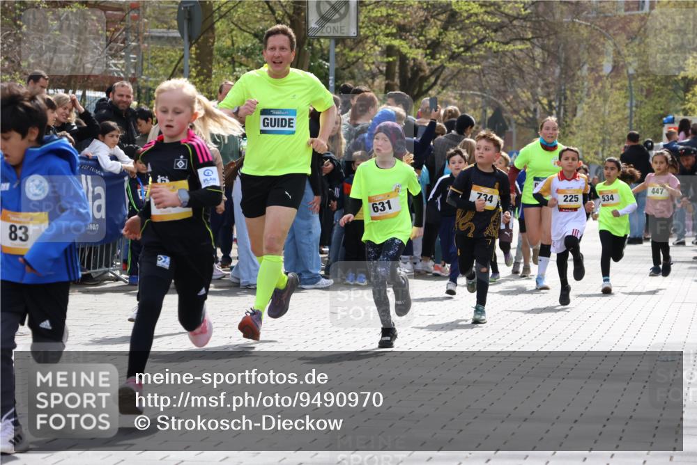 12.04.2026 - 45. Internationalen Wilhelmsburger Insellauf Strokosch-Dieckow http://msf.ph/oto/9490970 12.04.2026 14:19:58 Ziel 682, 413, 982, 155, 621, 1602, 478, 83, 968, 465, 631, 1621, 304, 225, 1618, 108, 534, 447, 560, 734 meine-sportfotos.de