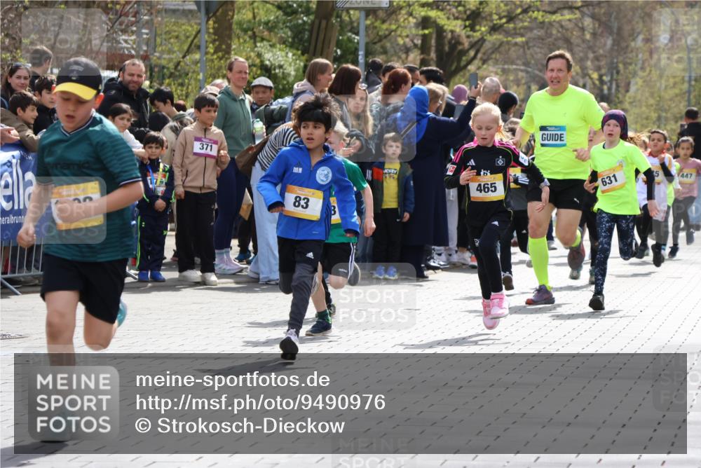 12.04.2026 - 45. Internationalen Wilhelmsburger Insellauf Strokosch-Dieckow http://msf.ph/oto/9490976 12.04.2026 14:19:56 Ziel 740, 943, 793, 845, 682, 413, 982, 155, 621, 1602, 478, 83, 968, 465, 631, 1621, 304, 225 meine-sportfotos.de