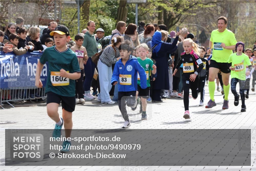 12.04.2026 - 45. Internationalen Wilhelmsburger Insellauf Strokosch-Dieckow http://msf.ph/oto/9490979 12.04.2026 14:19:56 Ziel 740, 943, 793, 845, 682, 413, 982, 155, 621, 1602, 478, 83, 968, 465, 631, 1621, 304, 225 meine-sportfotos.de
