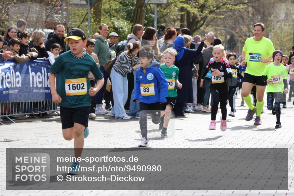 12.04.2026 - 45. Internationalen Wilhelmsburger Insellauf Strokosch-Dieckow http://msf.ph/oto/9490980 12.04.2026 14:19:56 Ziel 740, 943, 793, 845, 682, 413, 982, 155, 621, 1602, 478, 83, 968, 465, 631, 1621, 304, 225 meine-sportfotos.de