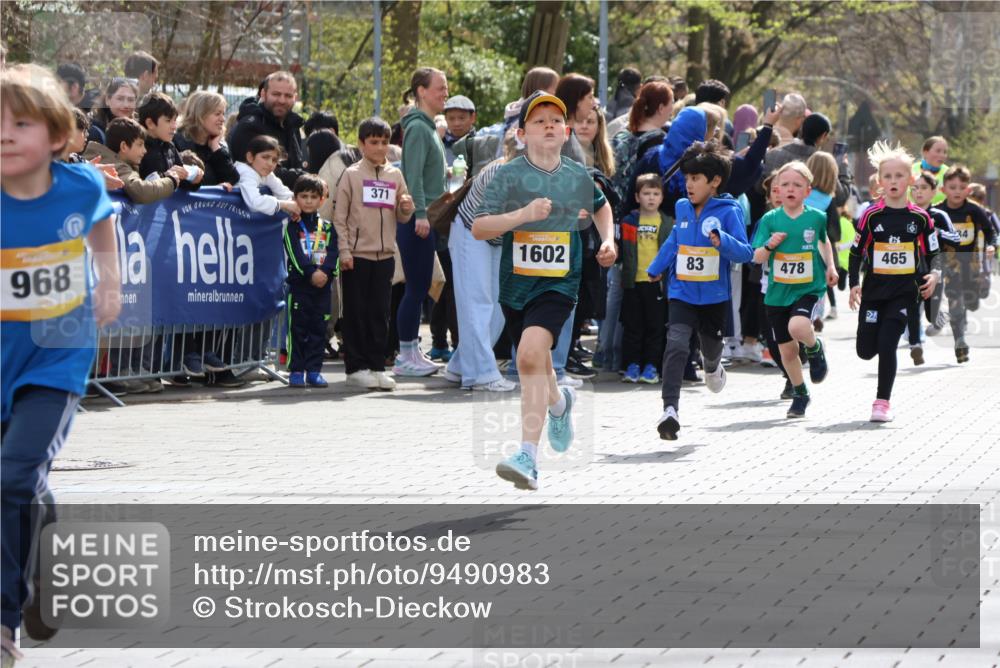 12.04.2026 - 45. Internationalen Wilhelmsburger Insellauf Strokosch-Dieckow http://msf.ph/oto/9490983 12.04.2026 14:19:55 Ziel 96, 579, 740, 943, 793, 845, 682, 413, 982, 155, 621, 1602, 478, 83, 968, 465, 631, 1621 meine-sportfotos.de