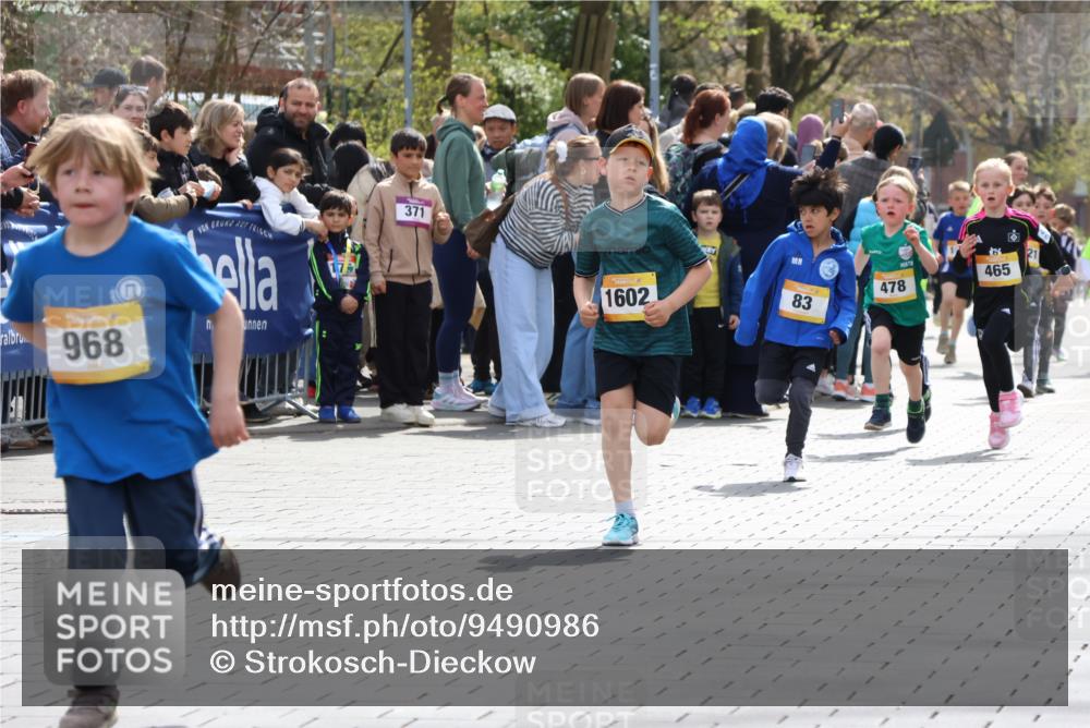 12.04.2026 - 45. Internationalen Wilhelmsburger Insellauf Strokosch-Dieckow http://msf.ph/oto/9490986 12.04.2026 14:19:55 Ziel 96, 579, 740, 943, 793, 845, 682, 413, 982, 155, 621, 1602, 478, 83, 968, 465, 631, 1621 meine-sportfotos.de