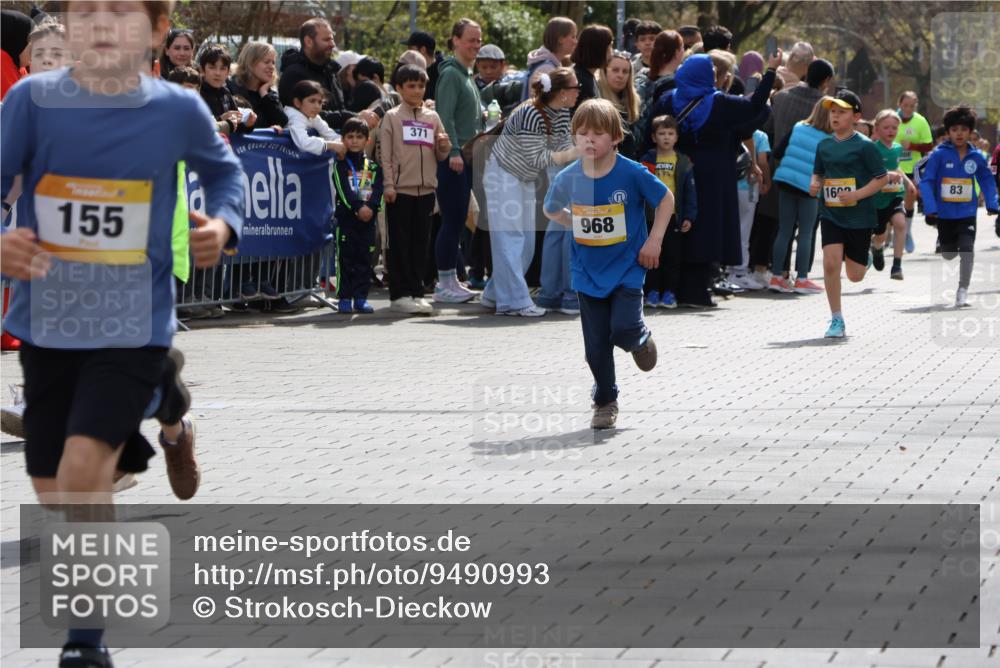 12.04.2026 - 45. Internationalen Wilhelmsburger Insellauf Strokosch-Dieckow http://msf.ph/oto/9490993 12.04.2026 14:19:53 Ziel 952, 1604, 985, 944, 64, 96, 579, 740, 943, 793, 845, 682, 413, 982, 155, 621, 1602, 478, 83, 968 meine-sportfotos.de
