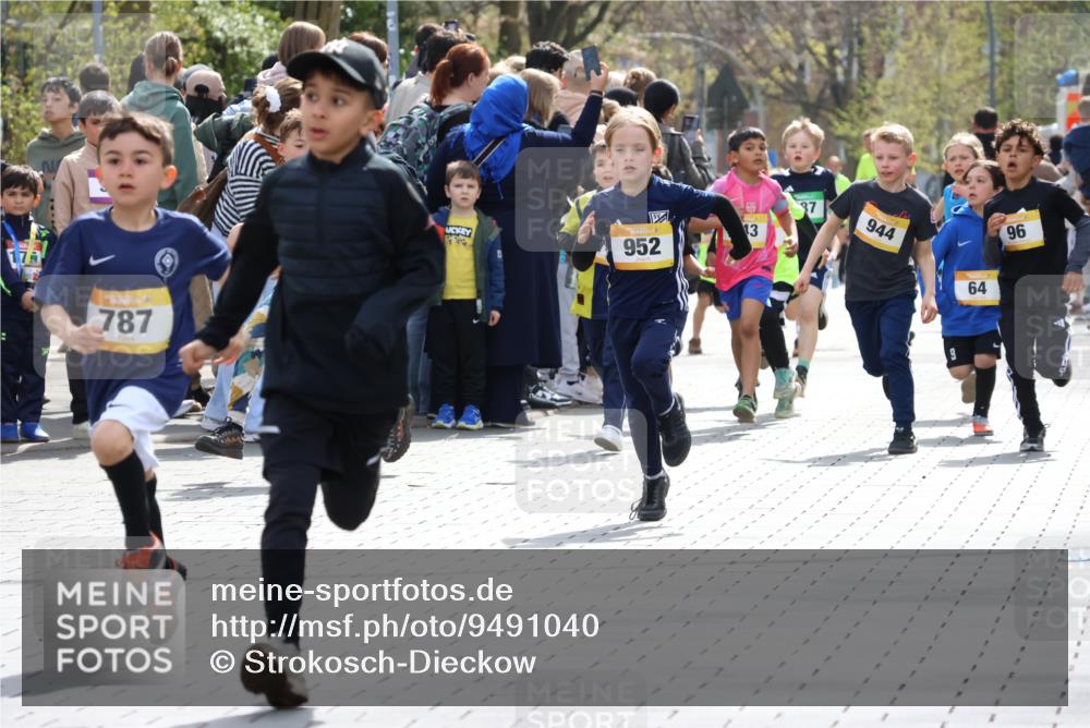 12.04.2026 - 45. Internationalen Wilhelmsburger Insellauf Strokosch-Dieckow http://msf.ph/oto/9491040 12.04.2026 14:19:44 Ziel 275, 480, 787, 952, 1604, 985, 944, 64, 96, 579, 740 meine-sportfotos.de